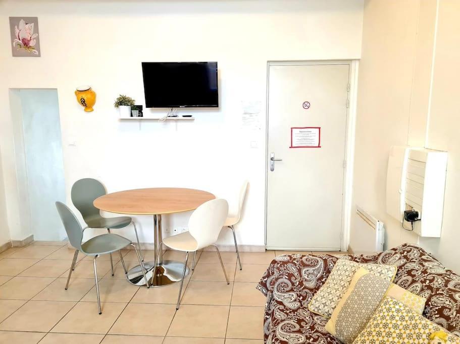 Appartement 4 Voyageurs Avec Terrasse - Wifi Carcassonne Bagian luar foto